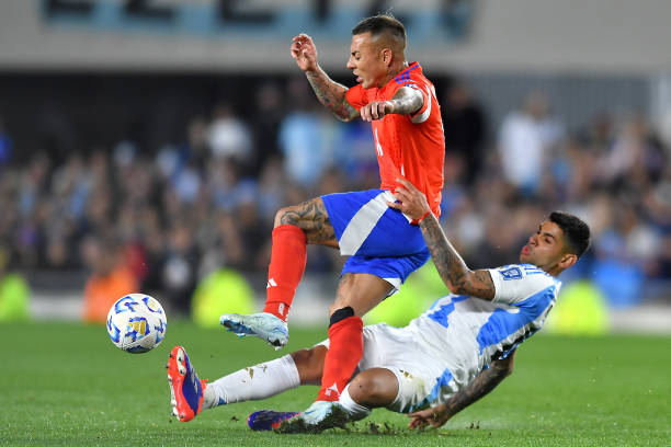 Argentina áp đảo trước Chile, Messi trở lại rực sáng