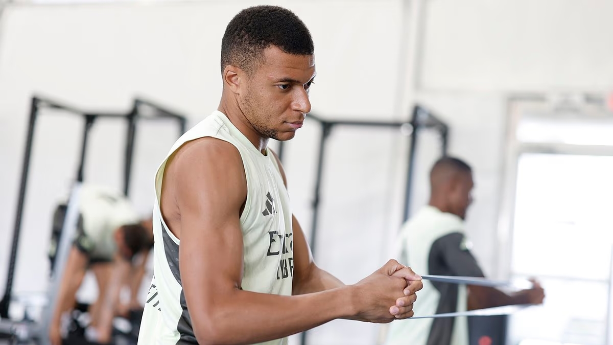 Mbappe và Quả bóng vàng 2025: Luis Figo đặt dấu hỏi lớn