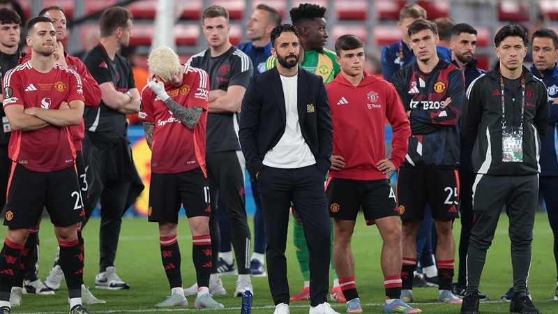 Màn chia tay đầy cảm xúc: Manchester United nói lời tạm biệt 10 cầu thủ